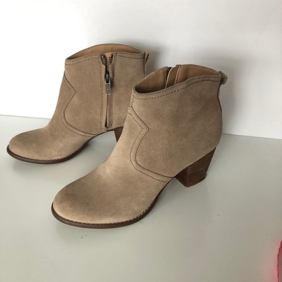 Land’s End Suede Leather Chelsea Bootie 7 US /37.5 EU - Picture 4 of 8